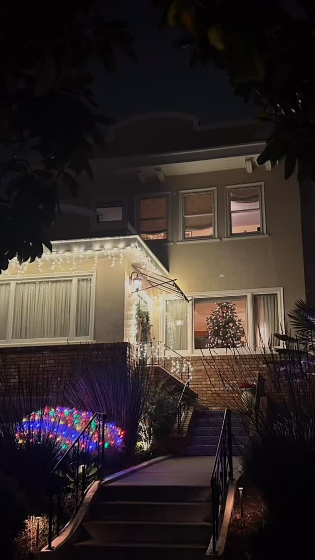 The Holiday Lights contest is heating up! We encourage neighbors to take a stroll around the neighborhood to appreciate each house. Don’t forget to nominate your favorite house by this weekend. Cheers! ##savesunsetblvd #savesunsetboulevard #friendsofsunsetboulevard #friendsofsunsetblvd#sunsetchineseculturaldistrict#climateactionnow#CAN#popssf