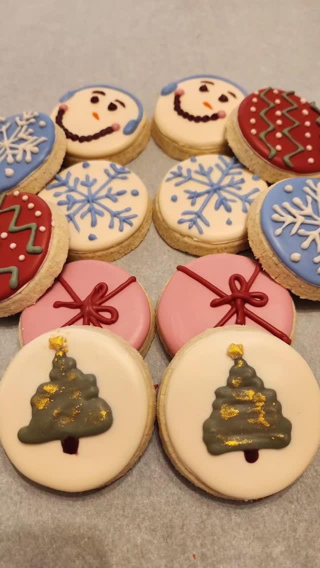 My #glutenfree #dairyfree and #nutfree Christmas sugar cookies were picked up by a lovely customer today.
Do you like them? I loved making these! I truly did!
😊❤️🙏
#sensitivett #bakingwithneekta