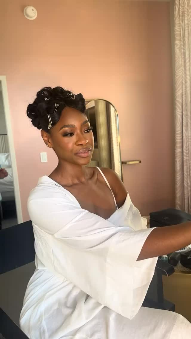 When the bride trusts you and says: I just want to look like me… but bridal 🤎
#tampamua #tampamakeupartist #tampabridal #tampaweddings #floridabride #stpetemakeupartist #orlandoweddings #orlandomua #tampabrides #