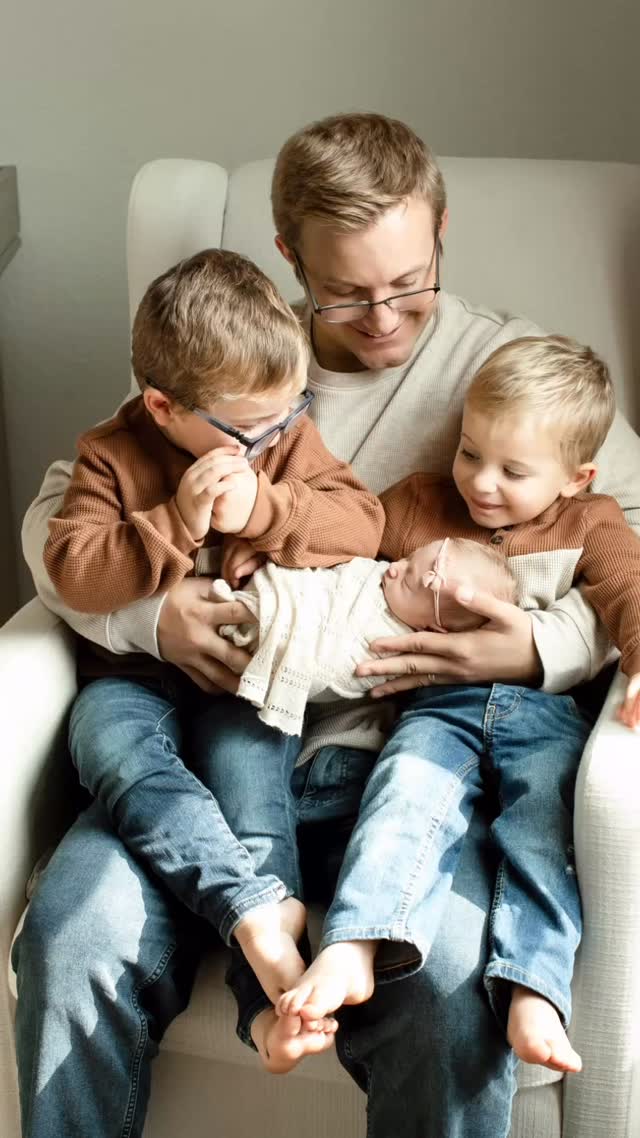 Everyone is excited about baby sister joining the family 🎀
#DfwNewbornPhotographer #DallasNewbornPhotographer #FlowerMoundNewbornPhotographer #SouthlakeNewbornPhotographer #FortWorthNewbornPhotographer