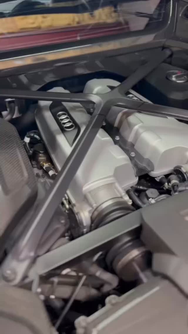 A Capristo exhaust is what this car deserved, stay tuned for sound clip!
#exhaust#capristo#r8#audi#instagram