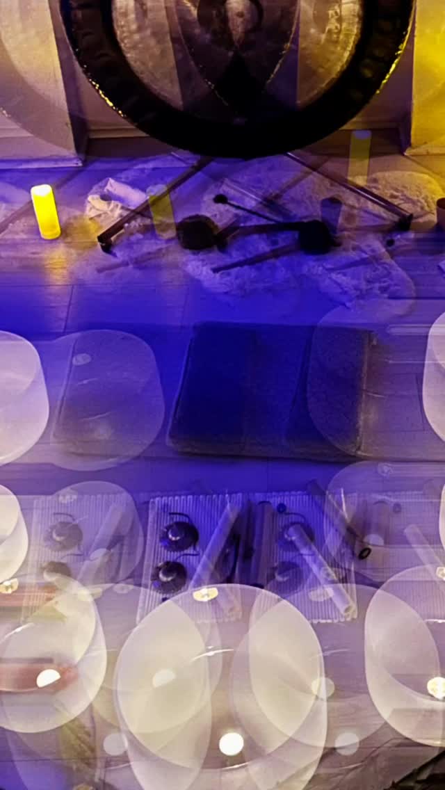 ✨ Winter Solstice Sound Bath ✨
Tomorrow night 🌑
An evening to slow down, tune inward,
and receive the vibrational nutrients your body and nervous system crave.
Pure tones. Grounding frequencies. Deep rest.
A gentle reset as we move into the new season.
On the longest night of the year, we rest into stillness and remember the light has always lived within the heart.
Come as you are.
Leave feeling centered, supported, and calm. ✨
Bring a friend discount! Use promo code: rocketship
🌀 Tomorrow night
🎶 Winter Solstice Sound Bath
🔗 Link in bio
#SoundBathLA #WinterSolstice #SonicBeing #SoundHealing #VibrationalMedicine