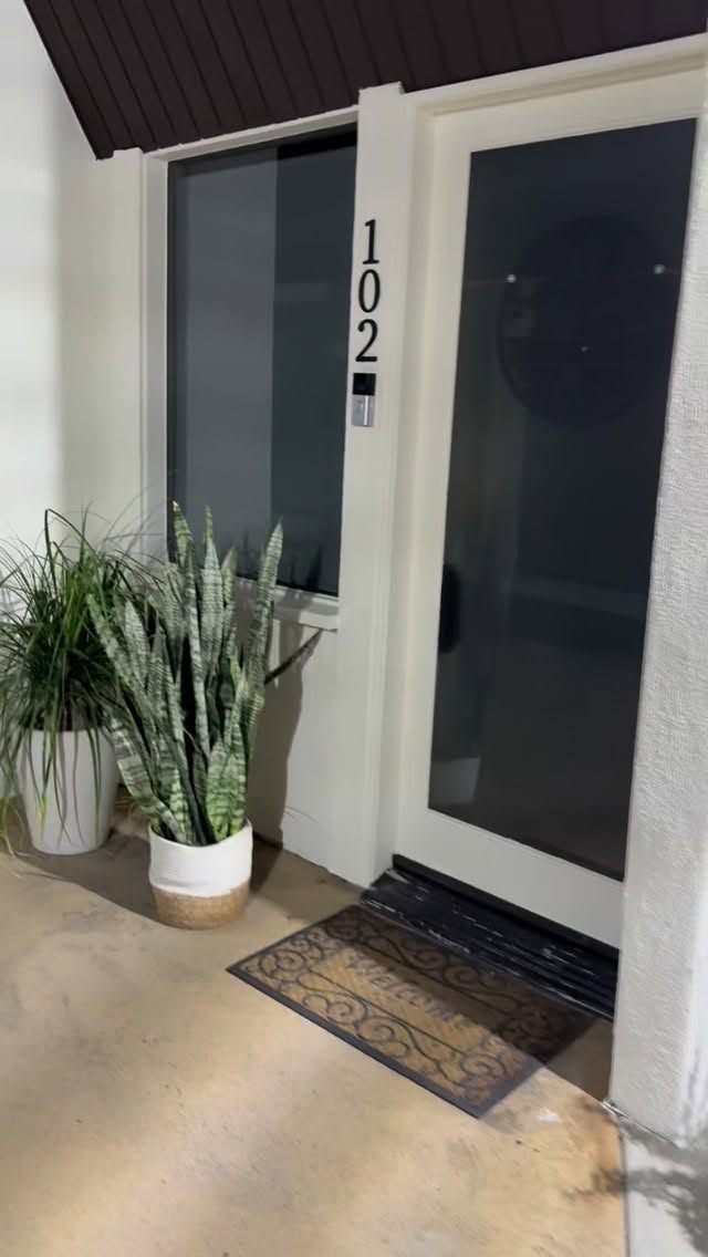 Late night evening at my suite #eyebrowswax 👌🏻 #dowwhatyoulove #esthetician #soloesthetician @viris.beauty 🧖♀️