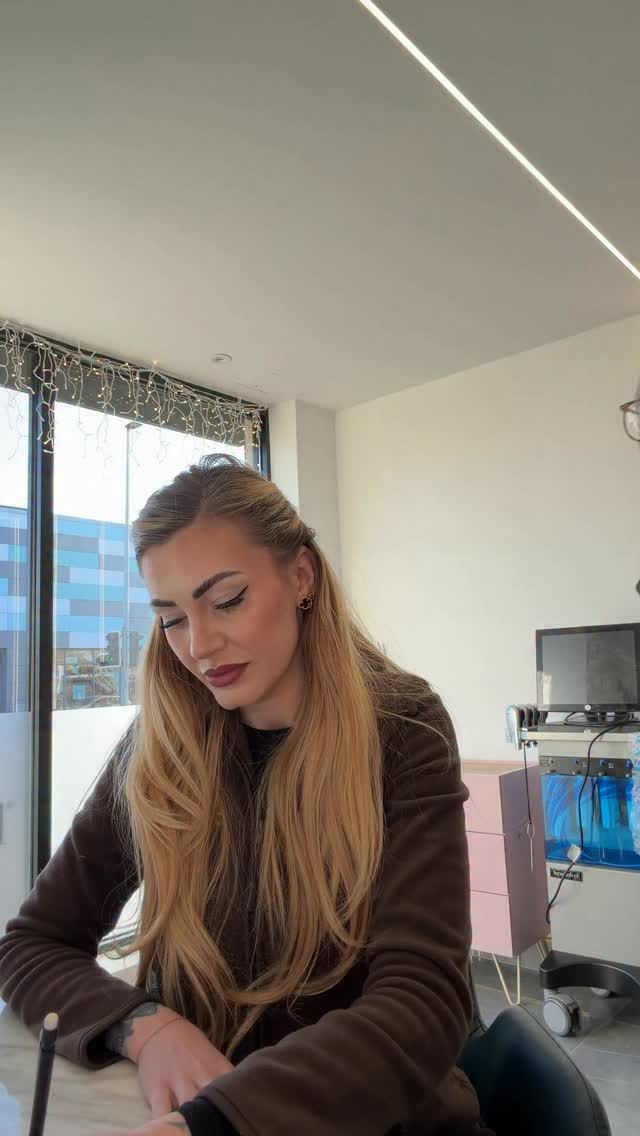 I’m not sure who’s felt the pain of the lip filler ban more, me or @chapteryouwellness she’s actually begged me monthly for more filler but the queen is finally back with her lips 🤣😭