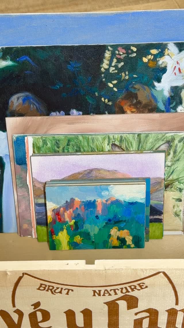Looking for last minute easily transportable Christmas presents? I have lots of original oil paintings, some are studies, some unfinished, but all hold a special place in my heart ❤️ Contact me for more details. #andorra #andorraart #andorrashopping #andorraartist Loving my old @juveycamps box