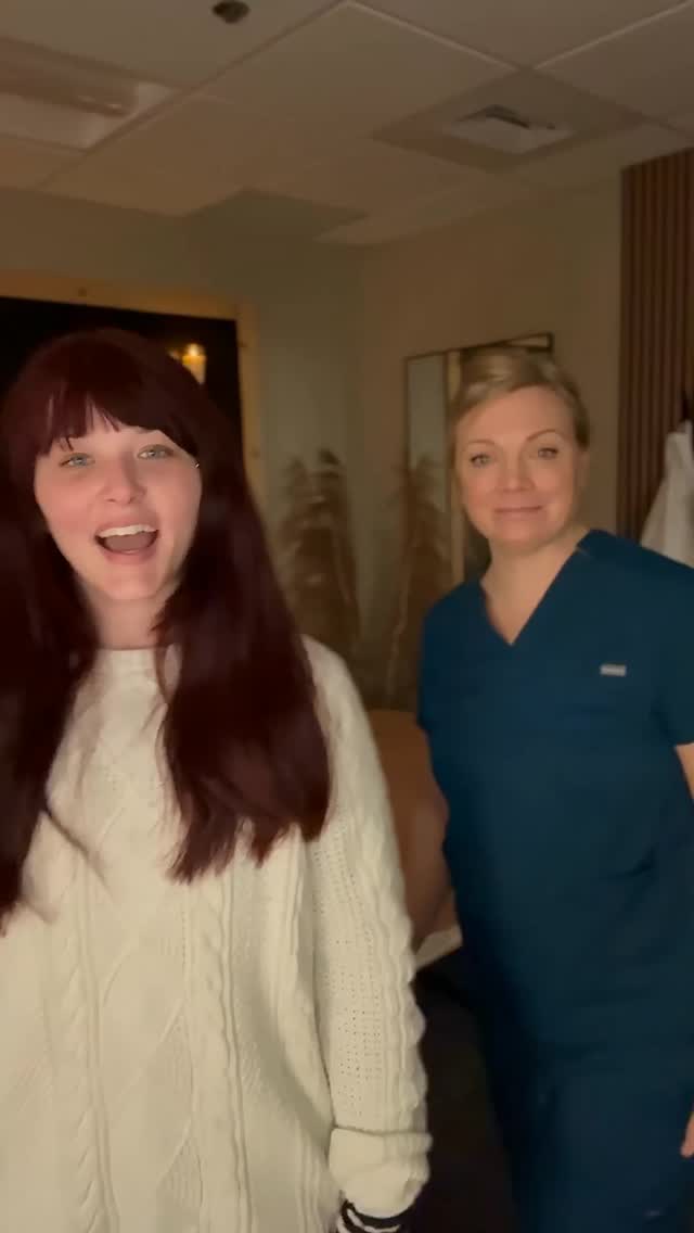 Breath Work ✨🍃 with Katie our Massage Therapist 💫
Thanks to Katie, Lydia our front desk assistant was able to tune into her breath and find a deep sense of relaxation.
Breath work helps with calming the mind, relaxing the muscles, and regulating the nervous system 💆♀️🌟
So take a moment for yourself this afternoon and tune into your breath ☺️