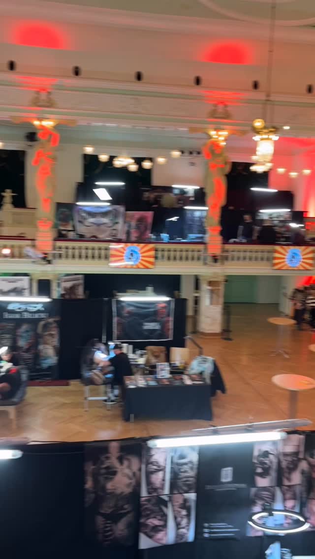 Here’s a behind-the-scenes clip from my session with @claudschpotato and the mayhem at @tattooexpozwickau 2025 🥳 Thanks for the good times 🤘
#blackandgreytattoo #tattooartist #tattoozwickau #realism #tattoos