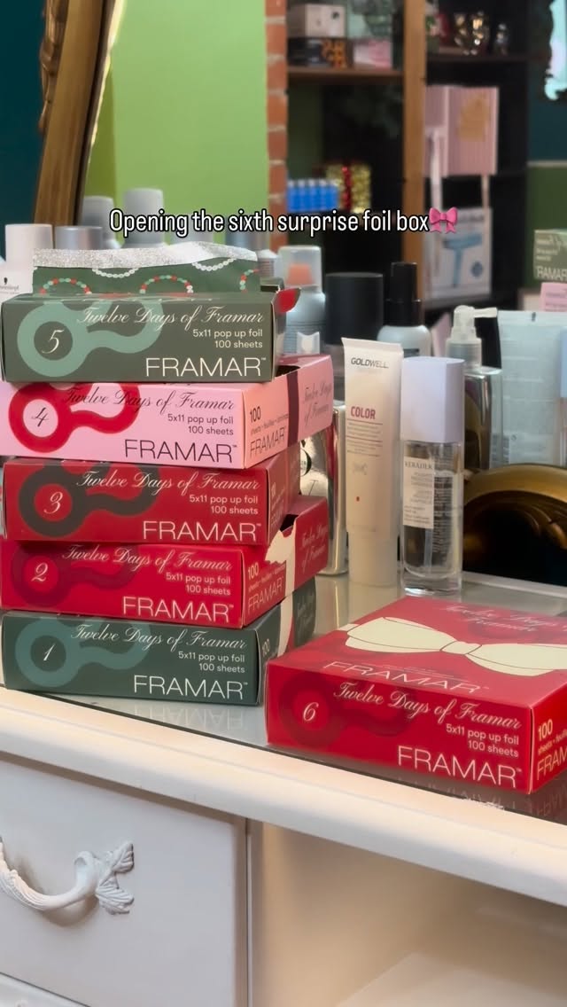 Day 6 🎀🫶🏼 @framar
#hairstylist #hairfoils #christmashair #adventcalender #goldwell #goldwellcolour