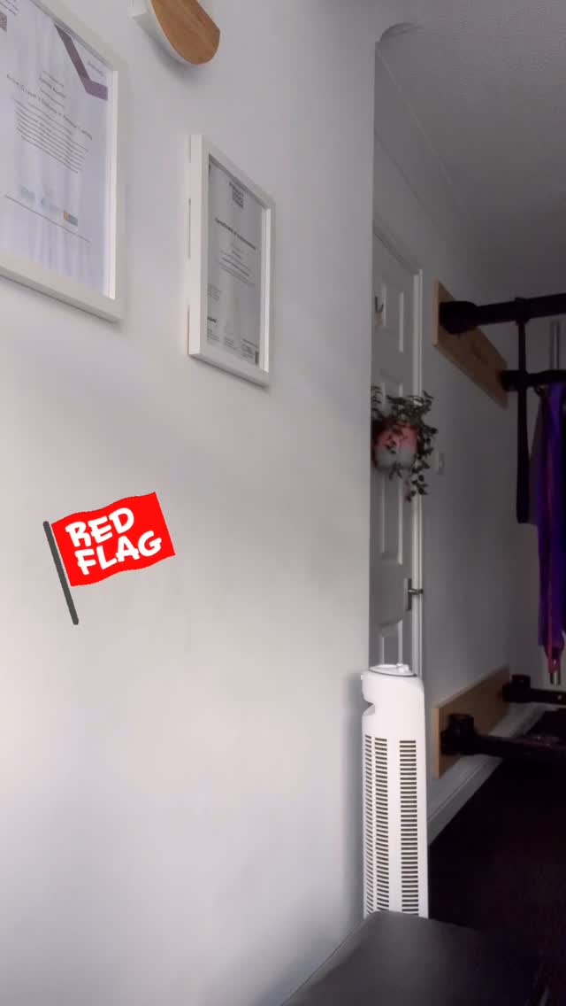 ❌Watch out for NY detox fads!❌
We’re all likely to eat and drink kore decadent foods over the festive period and as a result, feel more sluggish and more any a kick up the bum to get going again!
BEWARE OF DETOXES
There’s no need for it.
Our liver & kidneys are designed to filter out toxins and restore our body to perfect homeostasis (balance).
What we can do to help is eat a range of vitamins and minerals that’ll help them:
Fruits
Vegetables
Beans, pulses
Nuts & seeds
Healthy fats
Lean proteins
Wholemeal/whole-wheat carbs
Save your money and don’t get brainwashed at a time of fatigue! 🧠
Want more help?
👀 lookout for my nutrition programmes - in-person and online
Em x
#naturaldetox #notodetox #nofaddiets #loseweighthealthyway