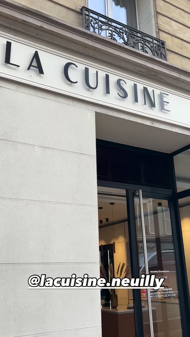 Nouvelle installation chez La Cuisine, 18 rue de Chartres 92200 Neuilly sur Seine !
www.konqui.com
#popart #vertemeraude #konqui