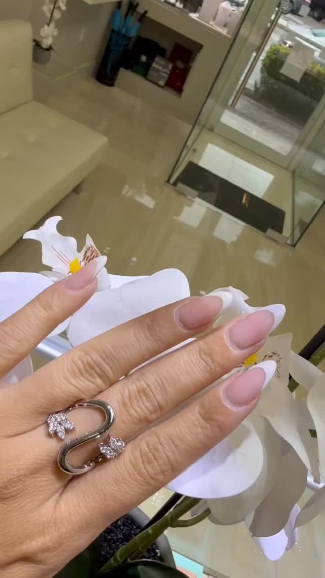 🎄✨ A Christmas heirloom begins ✨🎄
Crafted in radiant white gold, this diamond ring swirls with elegance, featuring flower-shaped diamonds that bloom like winter stars ❄️💎
A timeless treasure, made to be gifted this Christmas—and cherished for generations to come.
🎁 More than a gift.
A legacy wrapped in sparkle.
#ChristmasHeirloom #HolidayGifting #WhiteGoldRing #diamondring #TimelessLuxury #FineJewelry #ChristmasGiftIdeas #LegacyInDiamonds #HolidayElegance#alperjewelry