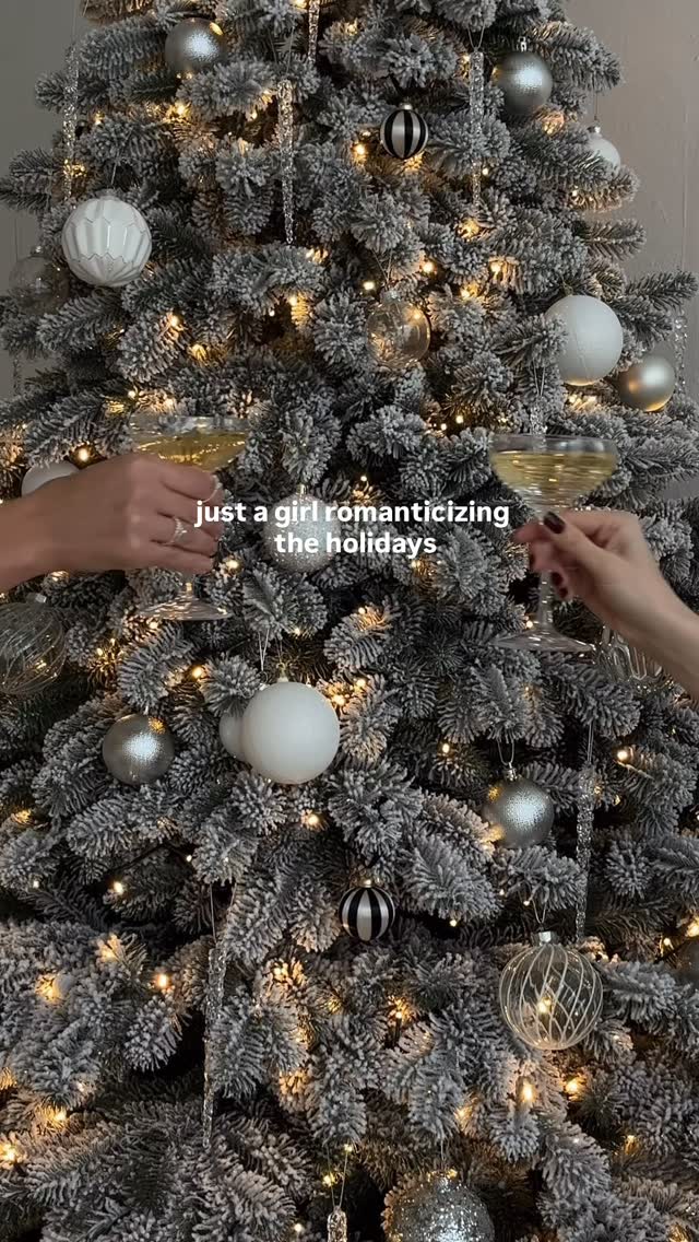 Just a girl romanizing the holidays ✨ #literallyjustgirls #forthegirls #happyholidays #pinterestaesthetic #softgirlera