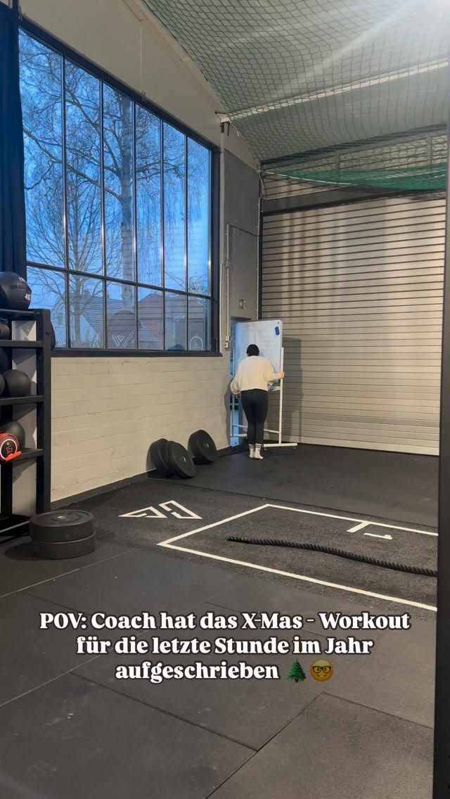 Last week of Coaching classes this year 🫶🏽
I have a special workout for the Girls 🌲🤩
.
.
.
#womensworkout #mumsworkout #postpartal #fitmums #fun #12daysofchristmas