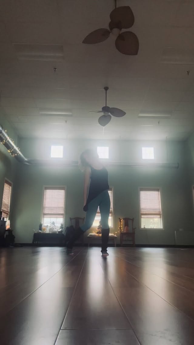 Lost in Pieces.
Music: “Twilight vs. Breathe” ( featuring HALIENE & Mathew Steeper) (Extended Mix) by Adam K & Soha)
#dance #dancechallenge #danceteacher #choreographer #athlete