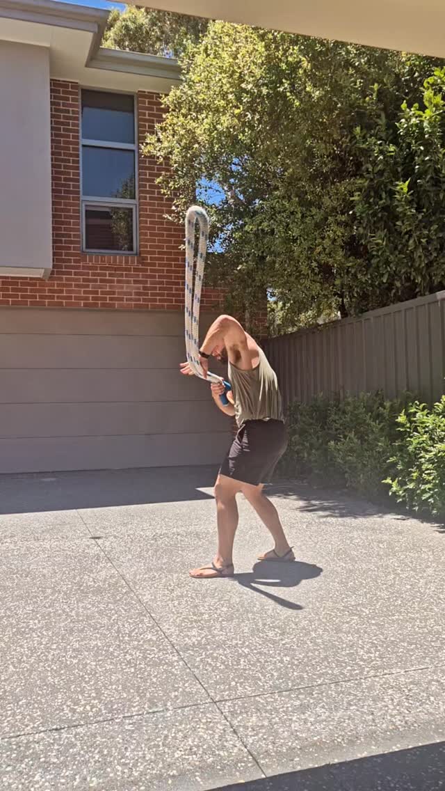 Been playing around with pushing the rope away along with the rotation and pulling from the working arm. Your obliques light up quite a bit on the pushing arm side. Its great to have a physical practice that you can experiment with over time. There are many layers to rope flow.
Rope used here is the 2.1kg Big White Shark Rope by @windingrope
New 5 week beginners classes will be back on 2026. DM or email for more details or questions.