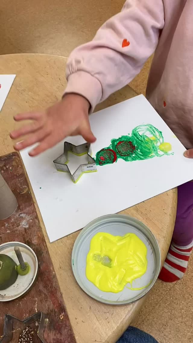 Card making at Christmas craft week . #northlondonmums #montessori #camdennurseries #camden #creativity #christmas