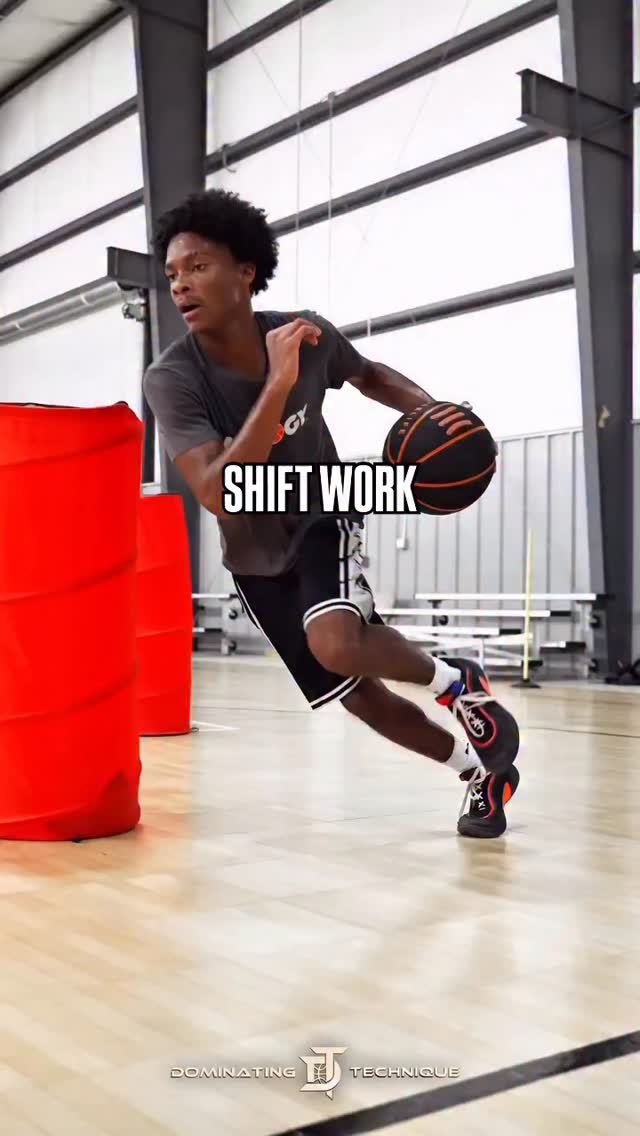 Get shifty with these breakdown drills. Back in that mode 🔥‼️
www.dominatingtechnique.com
#hoop #basketballtraining #ballislife #basketballneverstops