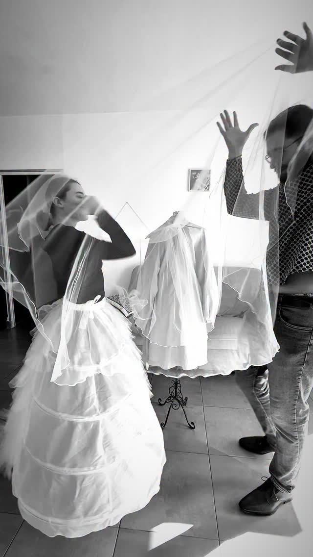 Nos instants d’aujourd’hui sont déjà ceux de demain.
C & L 🤍
Un avant-goût de leur chorégraphie.
Le voile en mise en scène pour révéler leur amour
Ils se sont mariés hier au @domaine_de_la_grande_canague 💍
20.12.2025
Beaucoup de bonheur à eux 🤍
________
Today’s moments are already tomorrow’s memories.
C & L 🤍
A sneak peek of their choreography.
The veil, used as a stage element to reveal their love.
They got married yesterday at @domaine_de_la_grande_canague 💍
12.20.2025
Wishing them a lifetime of happiness 🤍
Team Prestataires
Lieu de réception / Venue :
@domaine_de_la_grande_canague
Chorégraphe / Choreographer : @synbaldanse
Photographe / Photographer :
@amandinesix.photographe
Robe / Dress : @stylfrance
Design floral / Floral design : @maguyfleurs
DJ : @brunodelsordo
Coiffure & MUA / Hairstyle & MUA:
@audreymarres_maisondebeaute
Traiteur / Catering : @latelier_defranck
Photobooth : @photoboothbeziers
•
•
•
#love #couplegoals #weddingdance #loveinmotion #mariagedhiver