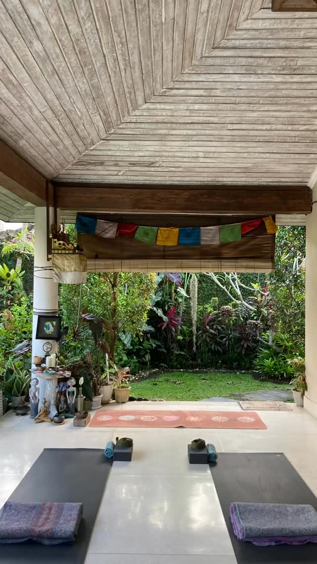 💚 In the peaceful surroundings of ubud, i offer a yoga experience focused on true inner wellbeing.
💚 I believe that prioritizing your health should be sustainable.
💚 My home yoga session designed to be accessible and affordable, ensure you to receive value for deep nurturing practice.
💚 each session is a complete journey integrating gentle asana , pranayama and a conclusionr restorative sound bath meditation.
💚 Whether you are new to yoga or looking for a softer approach, you will find peace and deep restoration here.
💚 Come Over
#yogaubud #smallyogaclass #ubudyogateacher #ubud #wellnessjourney
