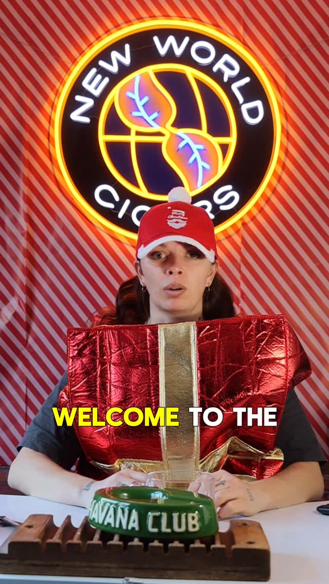 TOR ADVENT CALENDAR 🔥 💨 ⭐️
Today I’m pairing the @myfathercigars Don Pepin Series JJ with a spiced cider 🎄
#myfathercigars #toradventcalendar #cigars #newworldcigars #cigarpairing