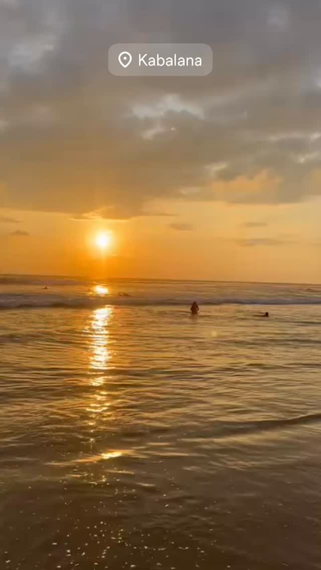 🌙 Amazing sunset ☀️#southsrilanka #travel #beach #kabalana #ahangama #holiday #indianocean #bestvibes #srilanka #sunset