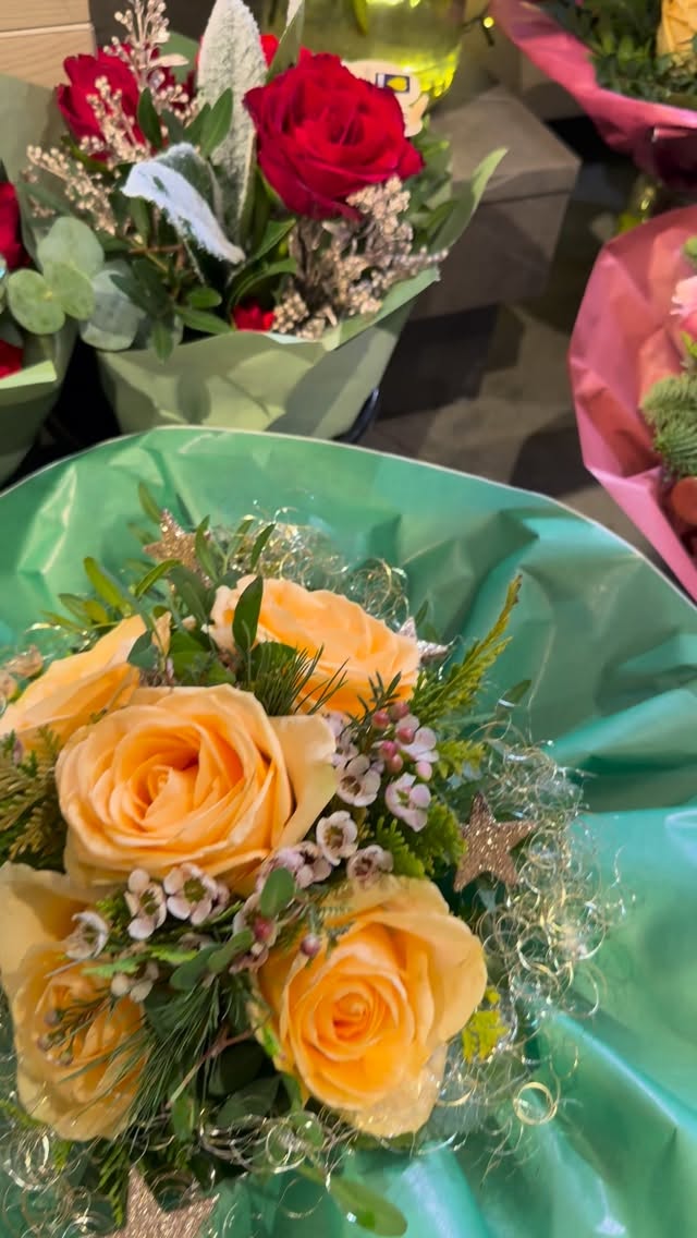 🎁 Noch kein Geschenk?
Bei uns findest du Last-Minute-Blumen & liebevoll gepackte Präsentkörbe 🌸🧺
Gerne auch individuell nach Wunsch bestückt ✨
Schnell erledigt – von Herzen geschenkt ❤️
👉 Einfach vorbeikommen!