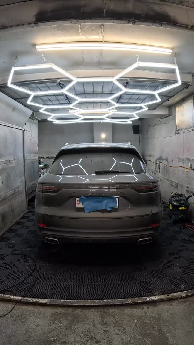 ✨ Porsche Cayenne soignée à Verbier
Nettoyage Prestigieux : 1h intérieur + 1h extérieur pour un résultat impeccable 💎
💰 CHF 110.– | 📍 EasycleanVS – Verbier
#EasycleanVS #PorscheCayenne #Detailing #NettoyageAuto #Prestigieux #Verbier #CarCare