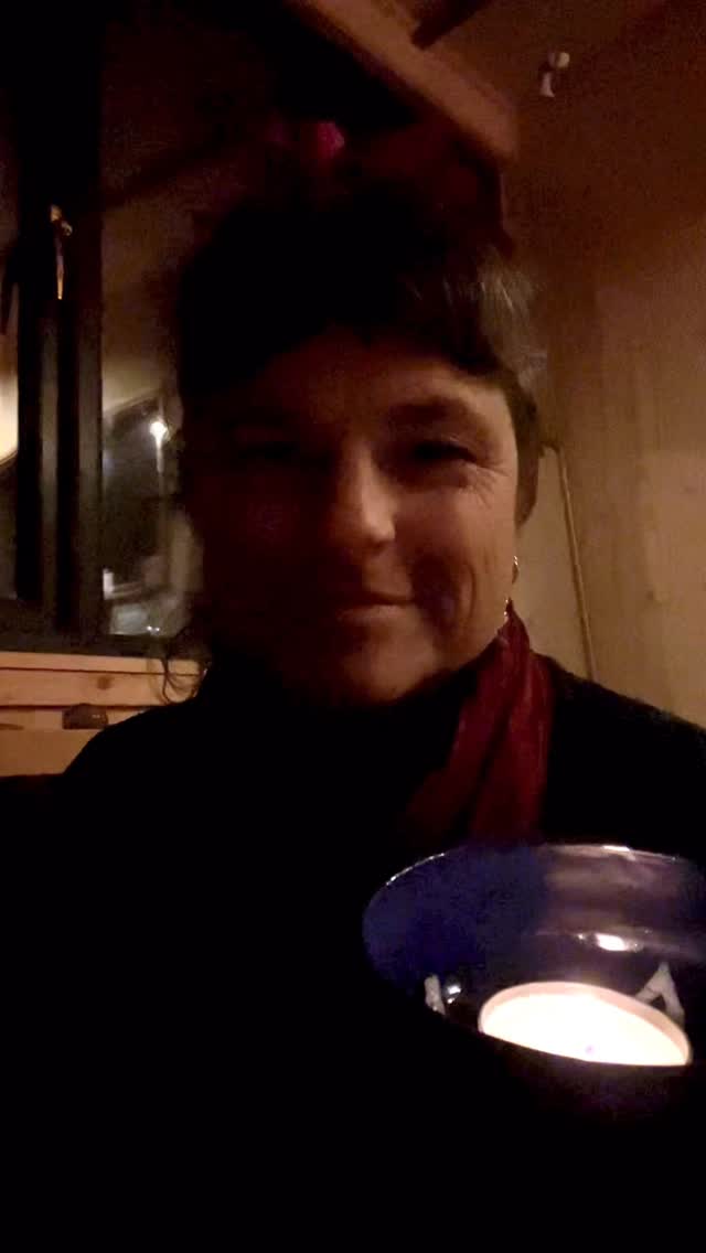 🙏 Giving thanks for the deepest dark at this still point of the year and giving thanks for the return of the light at this time of Solstice and all that it illuminates.
✨ Solstice blessings to one and all.
✨ We have created a playlist for you as a gift of music from the heart.
Take a listen from the link in my bio or comment “Solstice” and I’ll send it to you.
#wintersolstice #solstice #medicinemusic #heartmusic #stillness