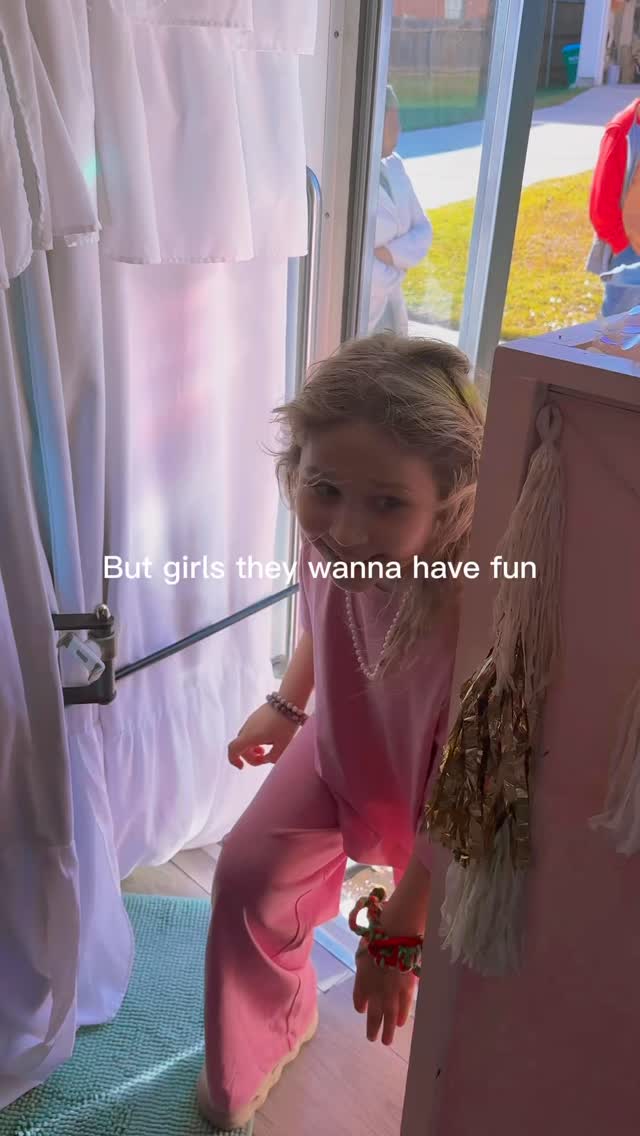 Girls just wanna have fun 💕✨
And that’s exactly what this Ultimate Spa Party delivered. This mom booked the full experience for her daughter and we brought the luxury spa vibes straight to her driveway with Two Peas in a Spa.
📍 Serving Louisiana
🎀 Ultimate Kids Spa Party
🔗 Book at www.twopeasinaspa.com
Punchier, trend-driven option:
Girls just wanna have fun… and get pampered 💅🏽✨
This is what an Ultimate Spa Party looks like with Two Peas in a Spa. Moms book it. Girls love it.
🔗 www.twopeasinaspa.com