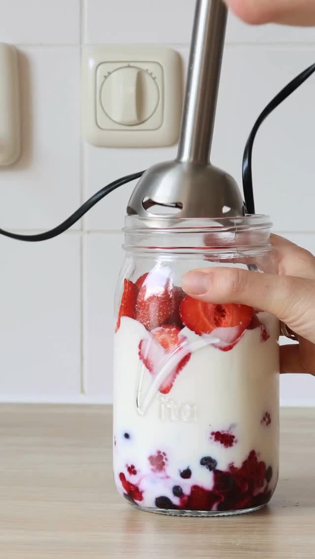 Zoek je misschien entertainment en een lichte maaltijd omdat je vol zit van al het kerst-lekkers? Maak een smoothie! 😵💫