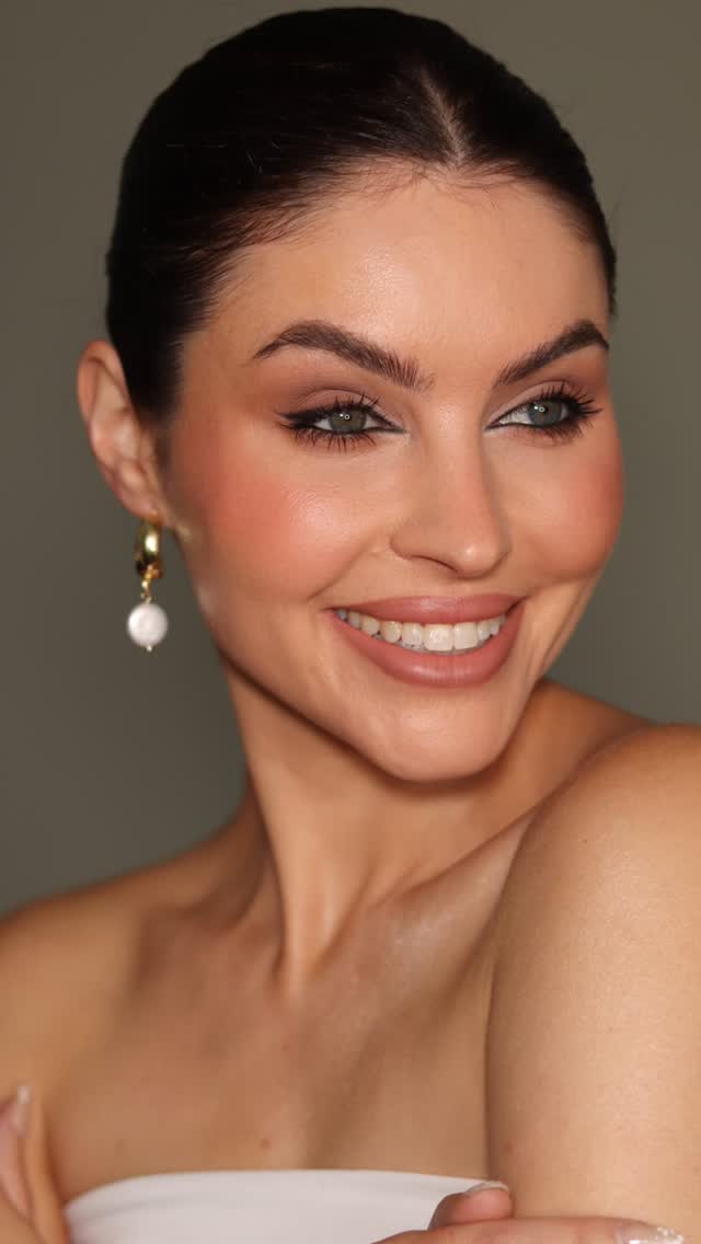 Bridal hair & makeup for the modern bride✨🤍
Satin bronzed skin, a matte defined eye & a sleek bridal updo, perfect for those brides that are not afraid of a bit of drama & intensity to the eye, or for those wanting to glam things up a notch for their reception party.
SAVE for your bridal inspo , or get in touch if you are still looking for Bridal Hair & Makeup Artist for 2026.
Based in the Solihull, West Midlands, UK, but available worldwide for your special day.
Click the link in my bio or send me an email:
www.kerrybaines.com
contact@kerrybaines.com
Hair & makeup by me.
Earrings @geminiclay_studio
Gorgeous muse @staceylh92 🤍
#solihullmua #birminghammua #bridalmua #destinationmua #midlandsmua #westmidlandsmua #muasolihull #bridalmakeup #bridalhmua #bridalinspo #2026brides #bridalhairstylist #bridalhmua #weddingmakeupartist #warwickshirehmua