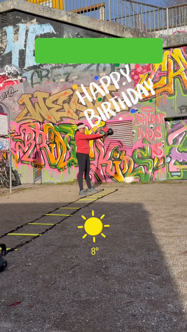 Starkes Geburtstags-Training bei sonnigen 6° – mit bester Aussicht, direkt am Neckar. Ein kraftvoller Start ins neue Lebensjahr, voll Energie, Gemeinschaft und guter Laune! 💪🌞🎂
Bewegung, Energie, Belastbarkeit.
Für ein starkes Leben.
Kostenloses Probetraining unter:
👉 https://www.athletic-strength-heidelberg.de/probetraining
#AthleticStrengthHeidelberg #FürEinStarkesLeben #OutdoorTraining #Geburtstagspower
#FürEinStarkesLeben #AthleticStrengthHeidelberg #KettlebellTraining #OutdoorWorkout #FunctionalTraining #StrongFirst #StrongEndurance #StrongFirstGermany #AGT #StrengthAndConditioning #FitnessHeidelberg #GesundStarkNachhaltig #Resilienz #Mobilität #EnergiePur #StrongWorkout #HeavyBellsStrongSound #MarshallSound #SignatureSound #TrainHardStayStrong