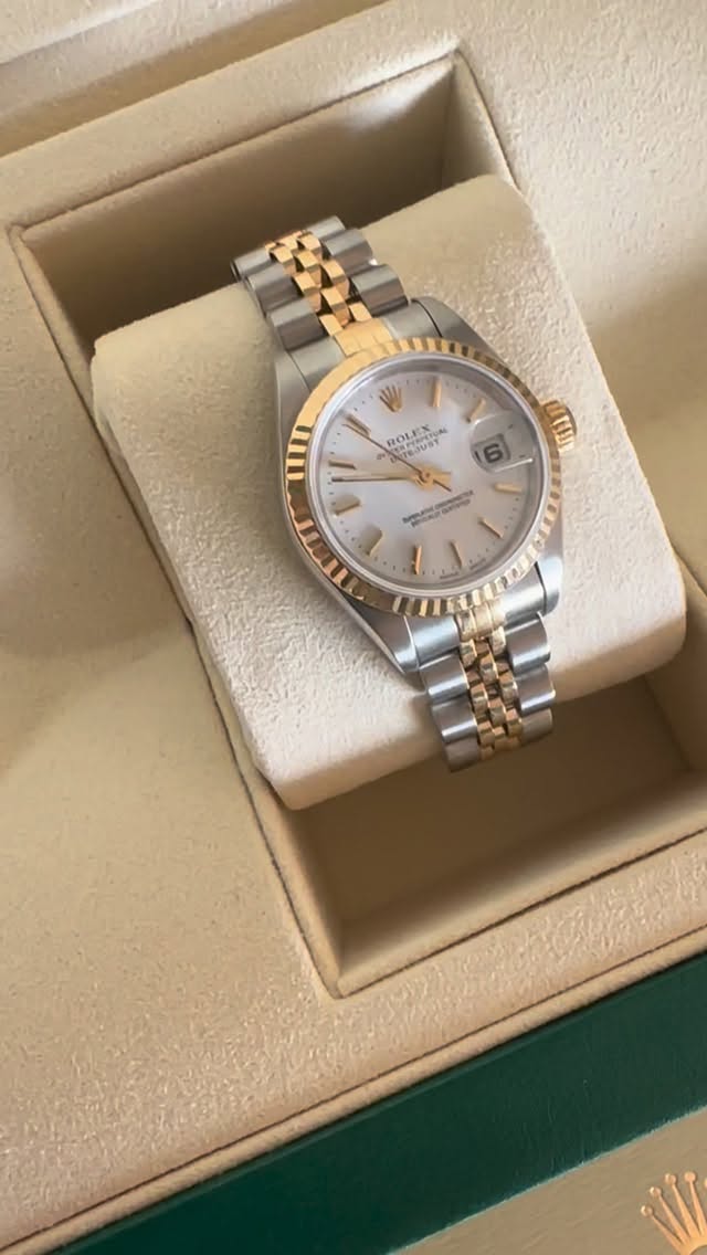 From on the fence ➝ SOLD ✨
After months of thinking it through, she was ready—and I searched high and low to source the perfect Rolex Ladies 26mm Two-Tone.
This is what personalized sourcing is all about 🤍
📍Miami | Global sourcing
@sophiatzipora | sophiatziporagems.com
#Rolex #RolexWatch #RolexLadiesWatch #TwoToneRolex #luxurywatches
