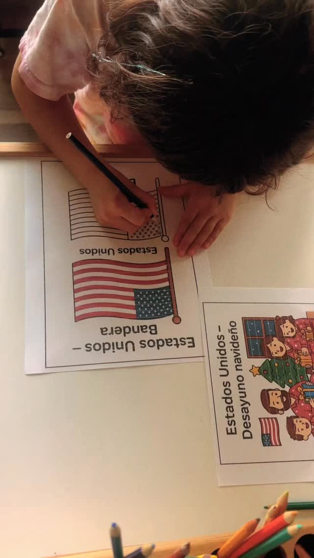 ✈️ Un viaje digital por 14 países con Sofía y Mateo. Lo mejor es que aprenden cultura mientras se divierten con los videos y el kit para imprimir. 📝💻 ¡Súper recomendado para estas fechas! 🌟
#navidadenfamilia #NavidadAlrededorDelMundo #navidadmágica #navidadconniños