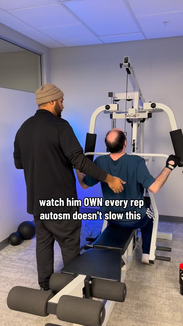 Perfect lap pronouns, perfect focus.
Trainer keeping that tension tight 10
#autism
#fitness #gymvibes
#neurodiverse #trainer