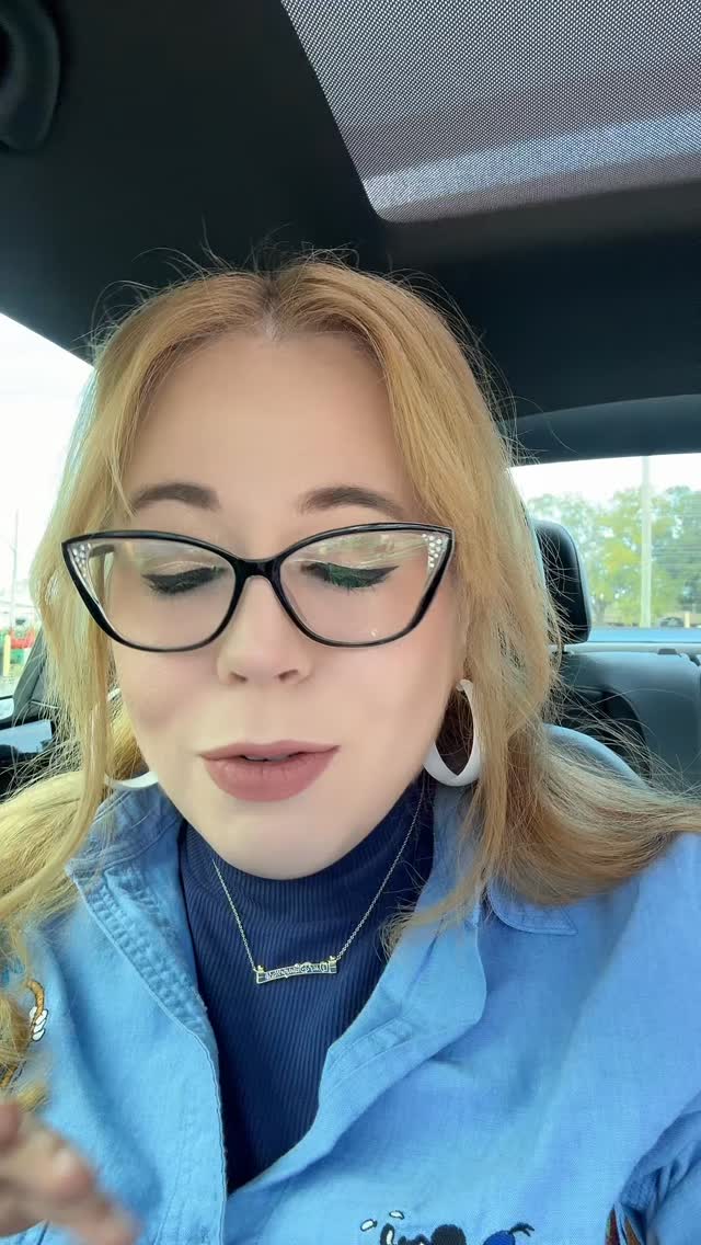 Wow! 🤩 I loved the new(er) location of @pinhqbygopinpro ! The details and organization that they put into their store shows how passionate they are about Disney pin trading. Great job @gopinpro ! See you very soon! 🥰💖✨ #disneypins #disneypintrading #pintrading #unboxing #thedapperdanielle @themagicalmillennial_