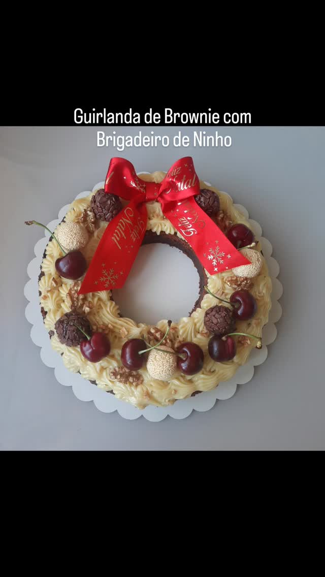 E essa encomenda deliciosaaaaa 😋🥰😋🥰
Guirlanda de Brownie com Brigadeiro de Ninho.
Essa tem quase 1,5kg - 180,00
Optei por cerejas ao invés do Morango devido ao calor extremo que tá fazendo 🥵