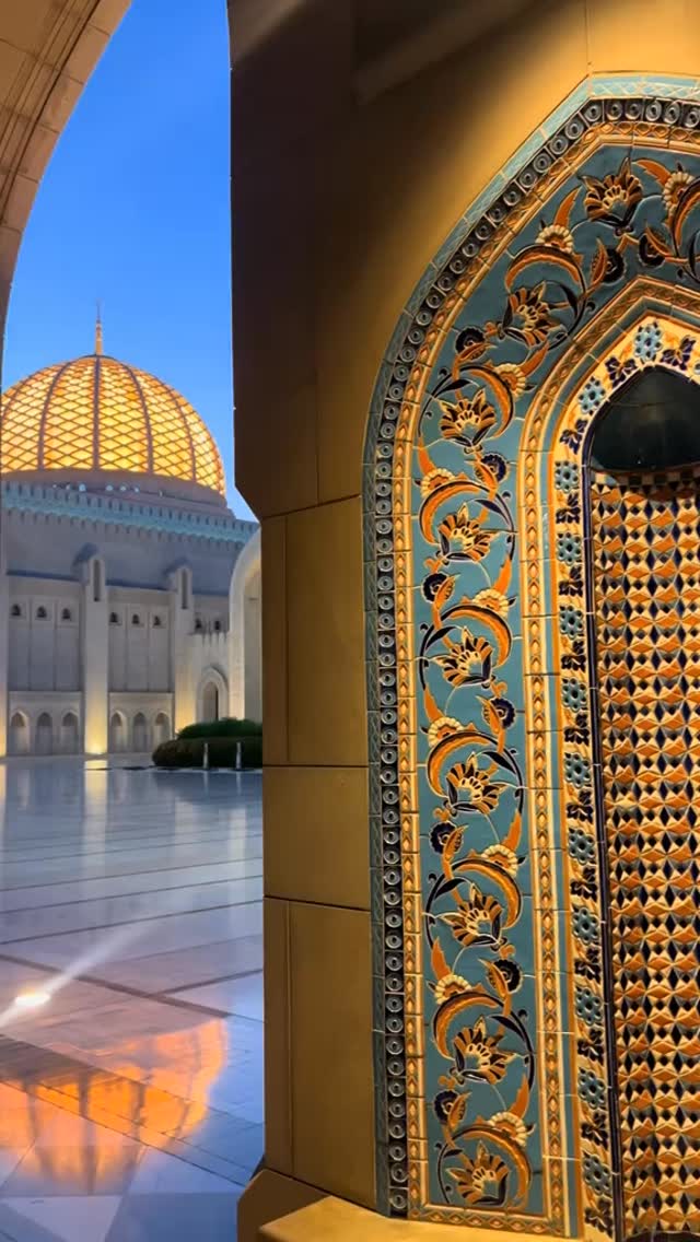 The Sultan Qaboos Grand Mosque is a masterpiece of Islamic architecture, where elegance, spirituality, and harmony come together. A symbol of Oman’s cultural pride and timeless beauty. ✨🕌
La Gran Mezquita del Sultán Qaboos es una obra maestra de la arquitectura islámica, donde la elegancia, la espiritualidad y la armonía se unen. Un símbolo del orgullo cultural y la belleza eterna de Omán. ✨🕌
#SultanQaboosGrandMosque #Muscat #Oman #VisitOman #OmanHeritage IslamicArchitecture CulturalTravel MiddleEastTravel Omán Viajes Turismo