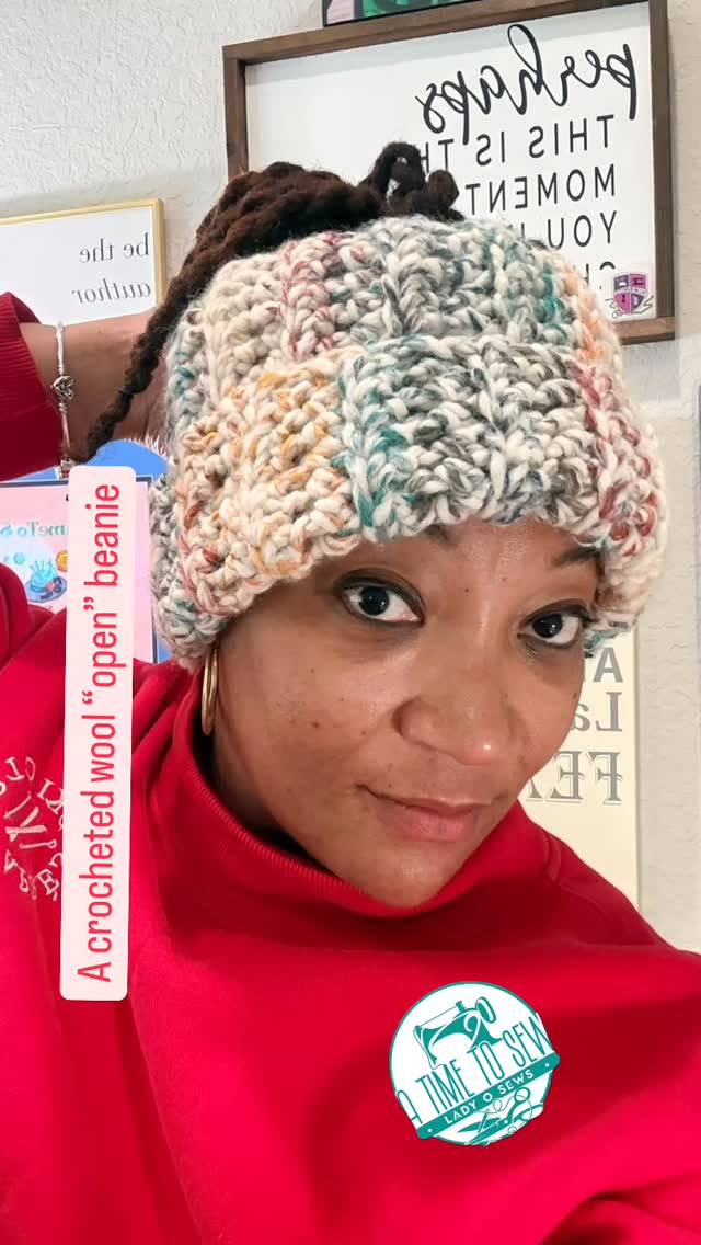 💚🧶For the LOVE of crocheting 💚🧶
🧶 When it’s cold AND you have locs…
✂️ This open beanie is the perfect solution!
🧶 It can be worn folded or rolled