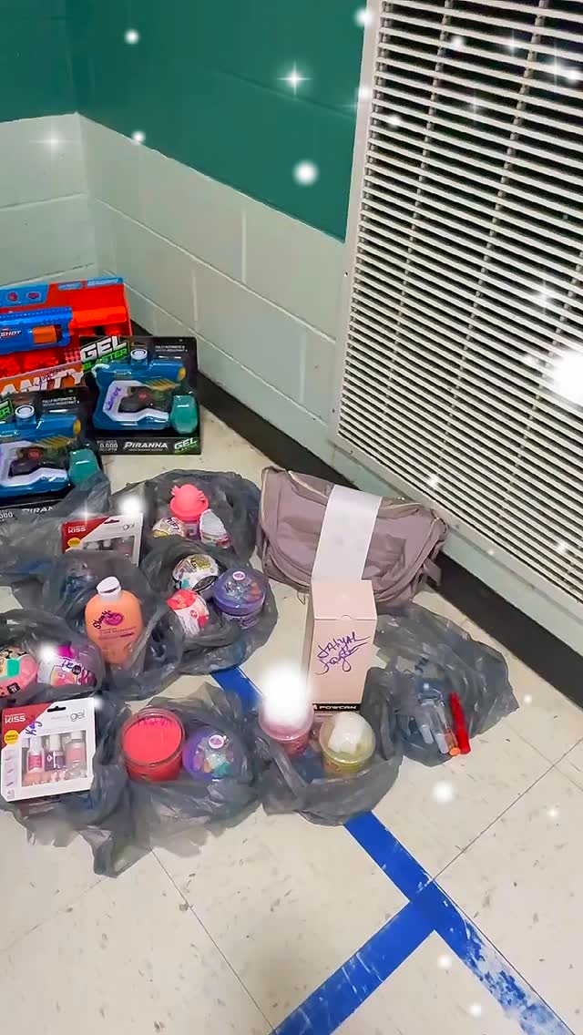 We want to thank Santa for taking time out of his busy schedule to stop by our King Danforth Unit here in Central Georgia to spread Christmas cheer!! Our club kids were so surprised to see him make an appearance!
We also want to thank @shubeeshoecovers and Walmart store 1076 for their generous donation of Christmas presents to our Club Kids!
We are grateful for donors like you!