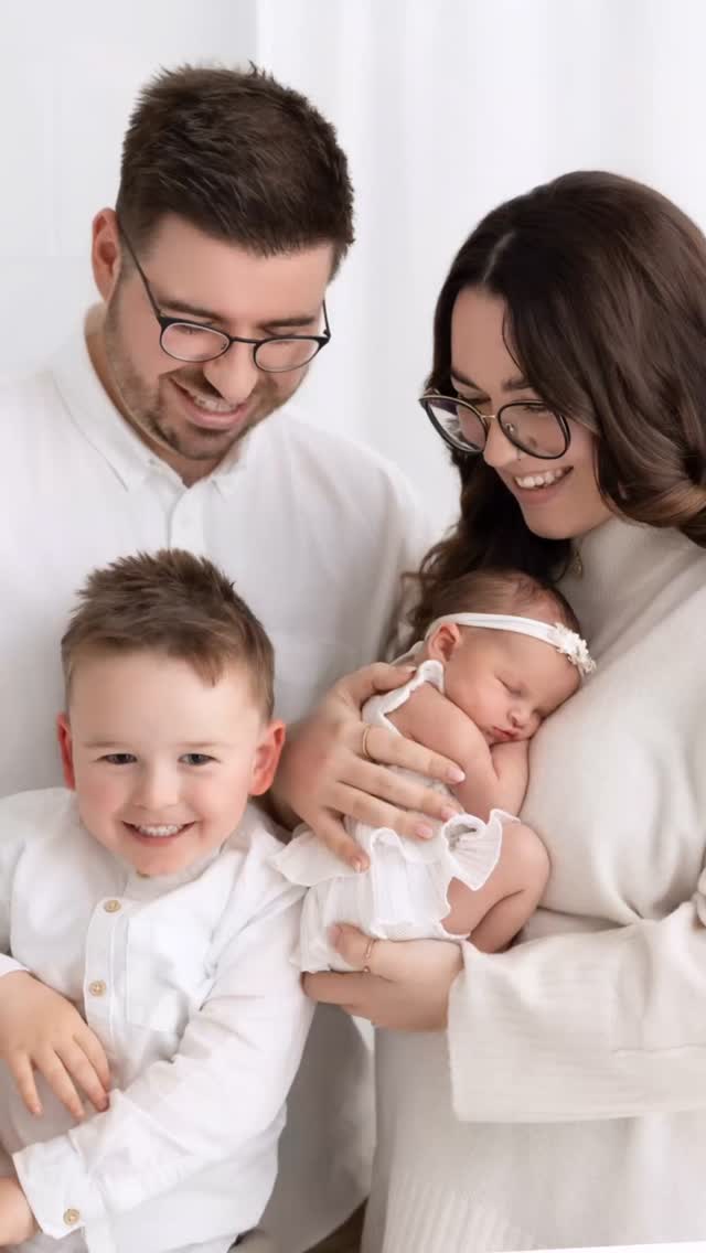 Blessed are the ones who get to capture the moments one may forget
The beauty in their current transition
The golden linings of days full of exhaustion
A gift ✨