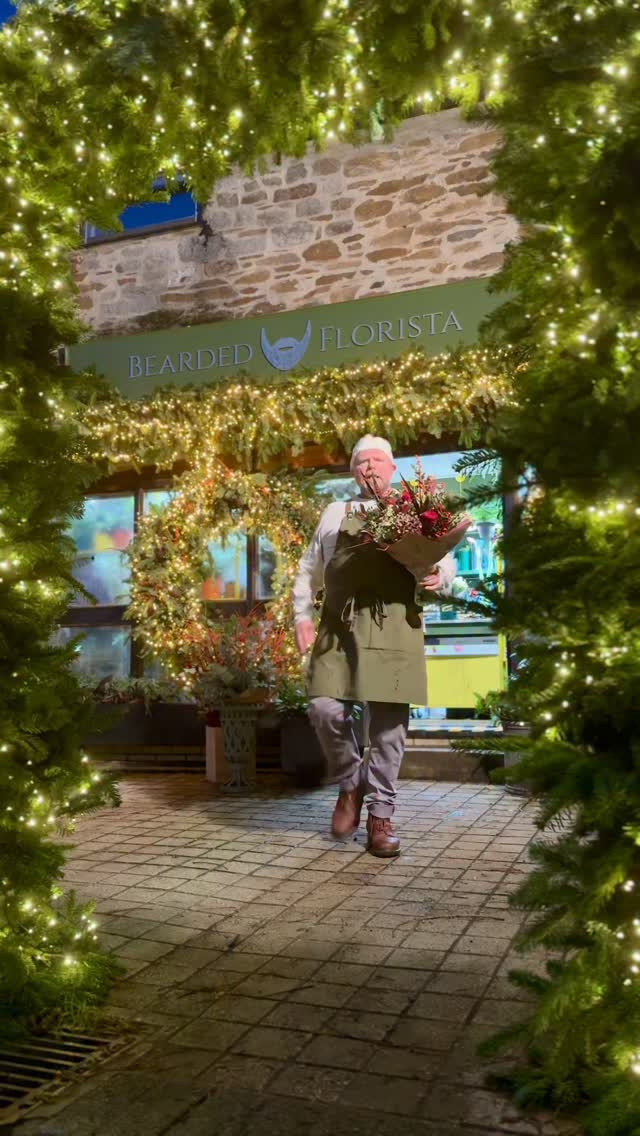 A song written by one of Donâs old school teacherâs and he sung it about 45 years ago for a school play. Merry Christmas everyone #singingflowers #totnesflorist #devonflorist