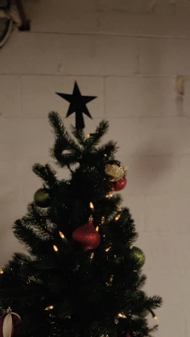 Christmas starts here today 🎄🤍
From festive decorations to warm meals, prayer, and genuine community—we’re opening our hearts and tables starting at 11 AM.
If you’re looking for a place to feel welcomed and cared for today, come celebrate Christmas with us.
✨ Serving begins at 11:00 AM — everyone is welcome.