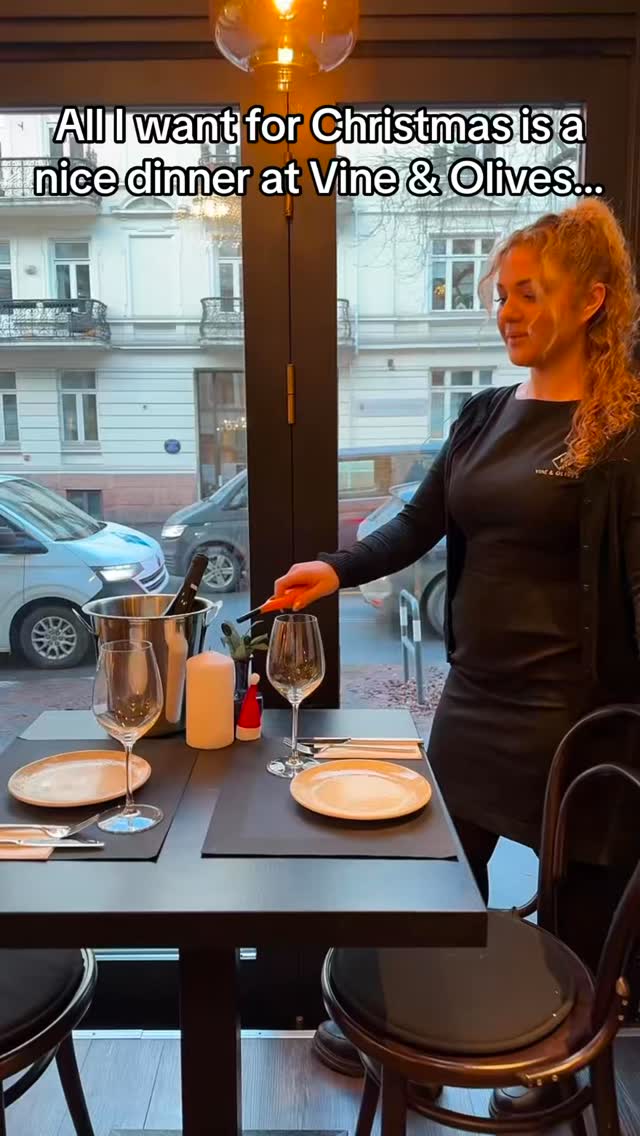 All I want for Christmas is a nice dinner at Vine & Olives…
where the vibe is part of the brand.
Wishing you all happy holidays and a Merry Christmas 🎄✨
#VineAndOlives
#GreekFoodOslo
#RestaurantLife
#BehindTheScenes
#HappyHolidays
#MerryChristmas