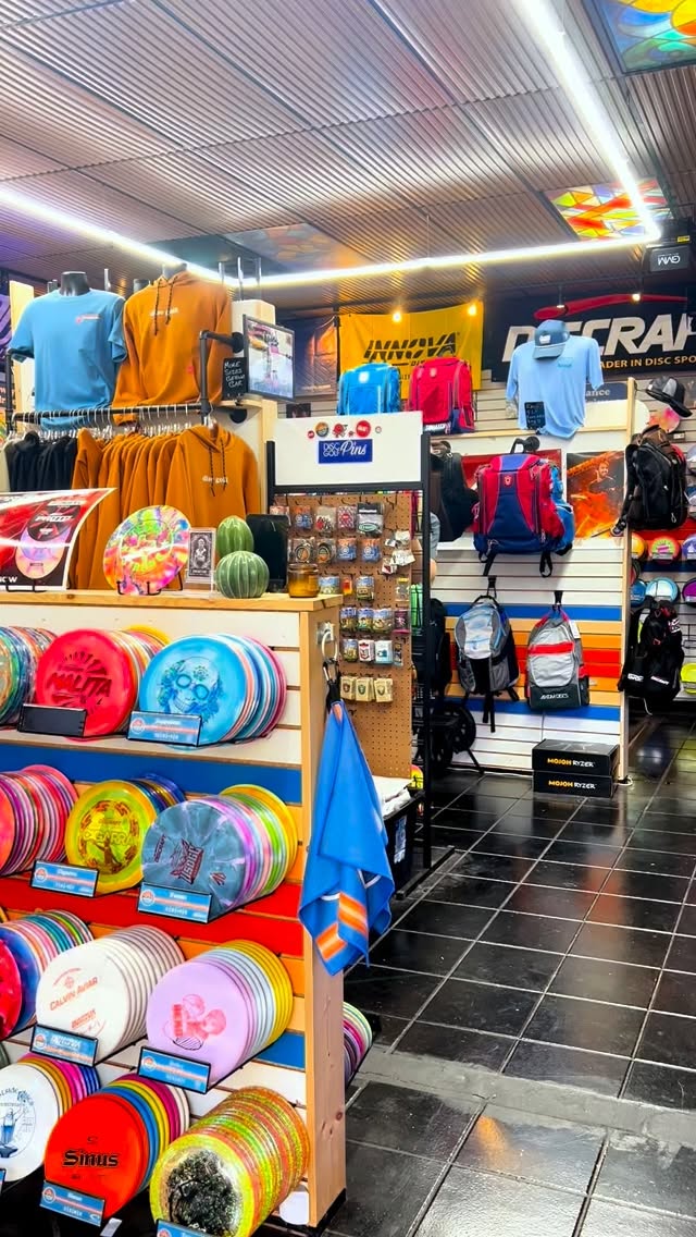 Need last minute Xmas gifts? We’ve got you covered!
⭐️ Bags & Retrievers 10% off
💳 15% off Gift Cards over $50
🤠 Austin Stamped Discs 20% off
#discgolf