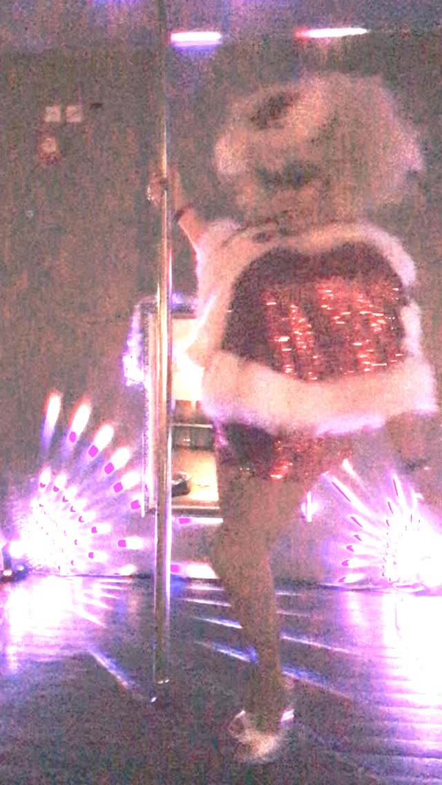 Don’t you love it when the venue has a pole #curvebar #fleximised #ipswichgigs #spinningaround