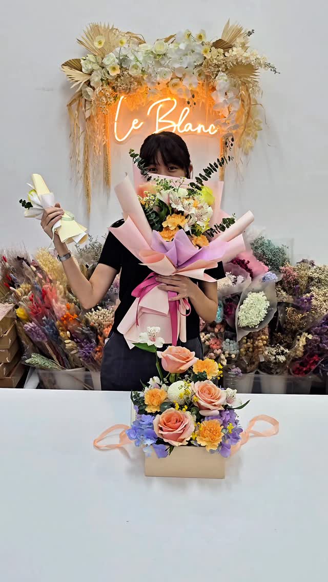 Basic Fresh Floral Course - 4 Dec ✨️
Master three beautiful floral arrangements in just one day: the elegant K-style Fresh Bouquet, a cute Mini Flower Bouquet, and a sophisticated Flower Box Arrangement.
.
DM or whatsapp us @ 94232010 / 85717679 for more information / sign up via leblancflorist.co/workshop
.
#leblancflorist #leblancfloristworkshop #flowerlesson #flowerbouquet #sgfloral sgflowers sgshopping sgcrafters sgflorist workshopsg sgworkshop supportlocal flowerclasssg flowerclass sgflowerclass sgevents craftedinsg sgmakers sgonlineflorist flowerworkshopsg 花束 網上花店 花 花店 꽃 韩式花艺 花艺课程 花艺 花艺基础班 新加坡花艺课