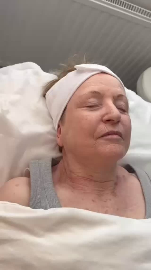 As we age, our skin needs support.
Collagen Lift uses Radio Frequency to gently rejuvenate the skin.
This treatment tightens elastin fibres and stimulates the natural production of collagen and hyaluronic acid, helping to restore firmness and hydration.
You’ll notice instant results, with softer lines and wrinkles and visibly tighter, smoother skin.
This amazing treatment is non-invasive, not painful, and a wonderful alternative to injectables - perfect for those wanting natural looking results.
🎄 December Offer Only 🎄
✨ First session £40 (usually £80)
✨ Course of 6 sessions £200
Sessions must be taken within December
📩 Message to book or for more information.