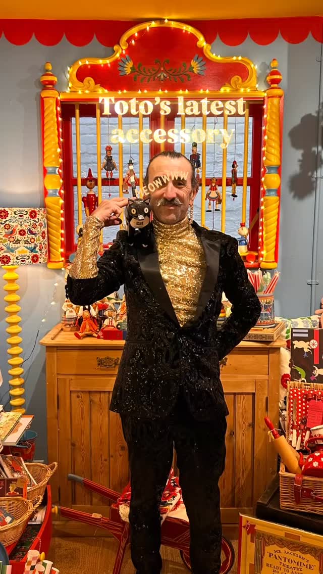 @toto.the.artist is now officially the FuzzypegFolk muse.
Here he is modelling one of @taniasgallery_poshpapermache wonderful paper mache animals. Black Cat sets off his sequins very nicely.
For sale online and in the Bungay shop. Black cat, not Toto!
#papermache #blackcat #muse #sequins