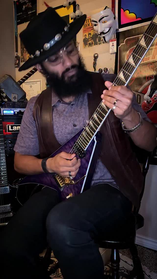 Who can guess this tune??
•
This one goes out to my darlings @chelsyannj & @table_of_joy_ ! Congratulations and God Bless Both of you always!
•
#hyphenthazhath #onemanband #guitarist #houston